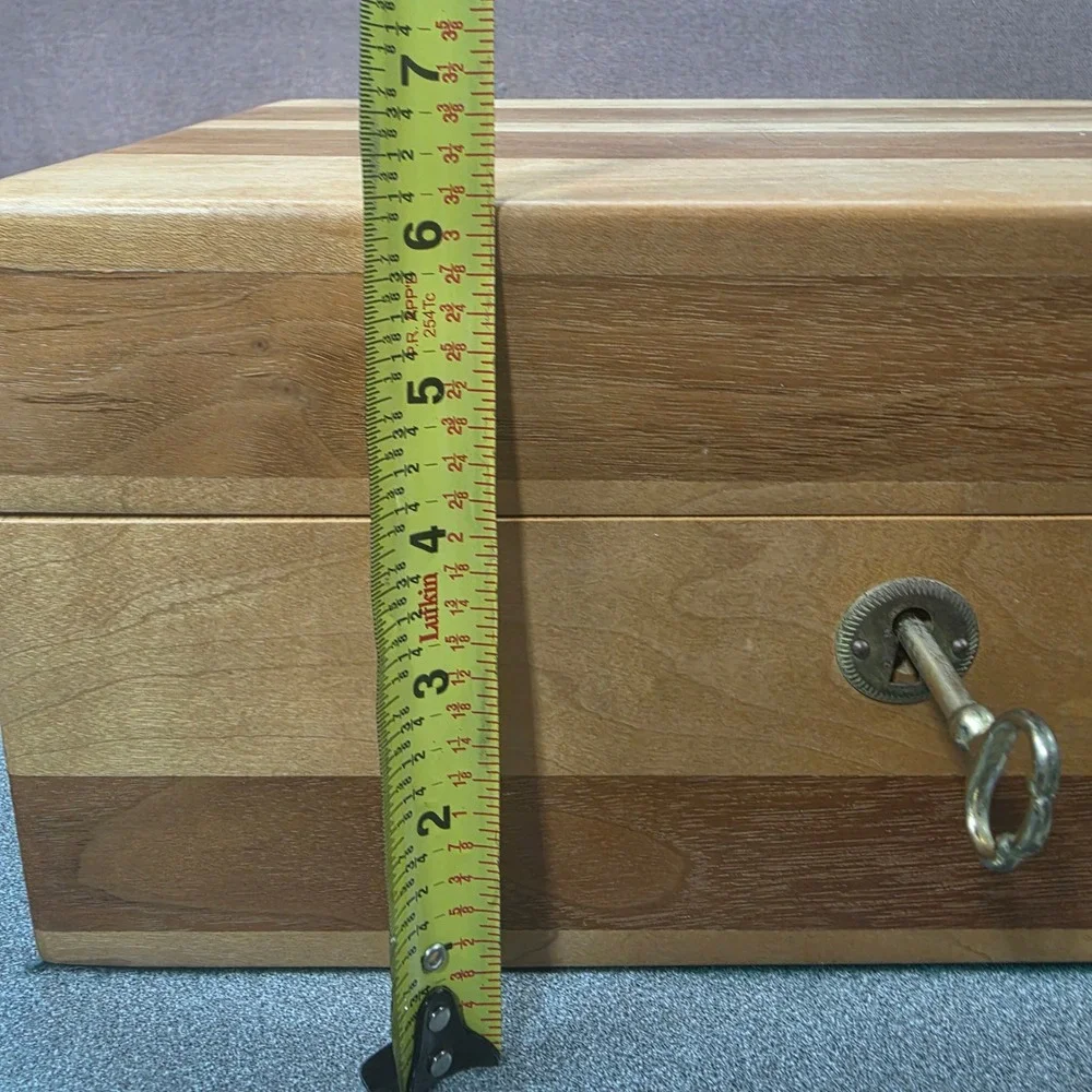 Wooden Cigar Humidor Large Brown Good Striped Key Lock Tray